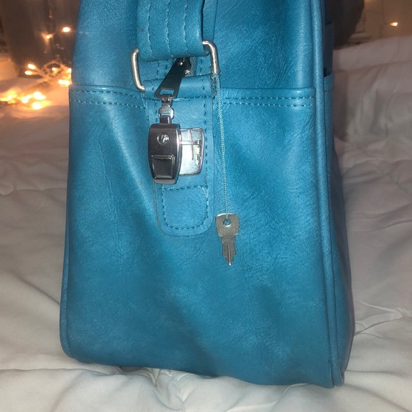 VINTAGE Blue Leather Weekend Bag. - Picture 8 of 8